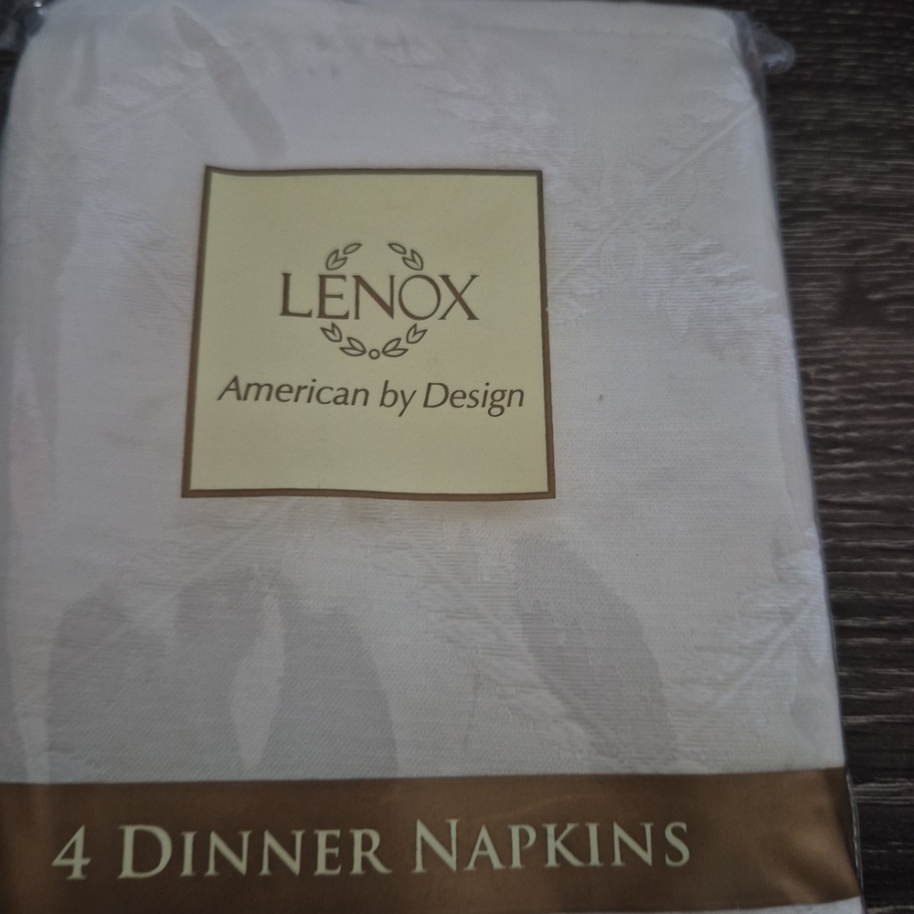 Lenox American by Design Luarel Leaf Dinner Napkins Set‎ Of 4 White